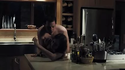 Професорът секс и порно клипове обича да дава на ануса