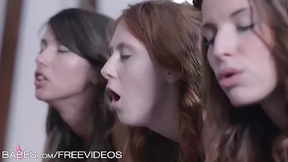 Кюти направи анилингус секс клипове онлайн на космат мъж