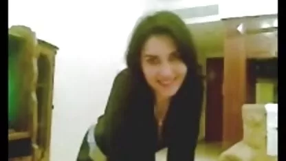 Tran любовница унизително човек го чука в смешни порно клипове задника с голям кур