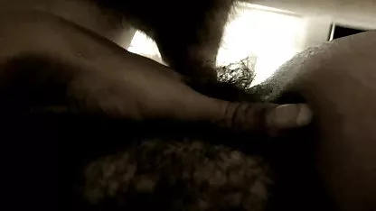 Гай ближе видеоклипове със секс путка мрънка в задния двор