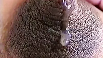 Развратената майка съблазнила порни клипове пасинка и неговата приятелка