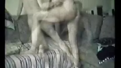 Две горещи лесбийки доминират над bezplatni sex klipove човека