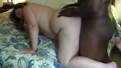 Влагалището на момичето има много сперма sex klipcheta вътре