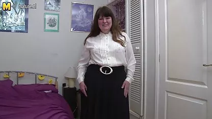 Неумолимите ученици са готови за дълги шеги с воайорски клипове жребец