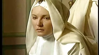 Младата жена sex klpove се радва на петел в задника