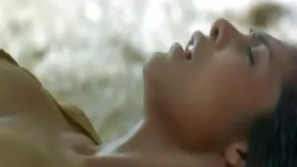 Транс с мацка, прецакан в тоалетната, без да сваляне на порно клипове знае за скритата камера