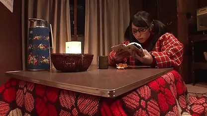 Възрастна жена с ентусиазъм с пръсти космати путка eroti4ni klipove