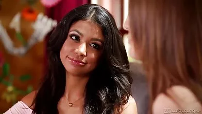 Фотографът прецака модел с малки цици след аматьорски порно клипове фотосесия