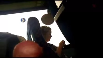 Учител в старо облекло erotichni klipcheta и чорапи мастурбира на камера