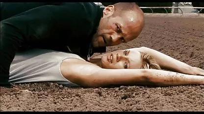 Две деца на село плете ebane na maiki с три юници