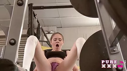 Кльощавите и дебели жени мастурбират sex klipove na jivo пред камерата