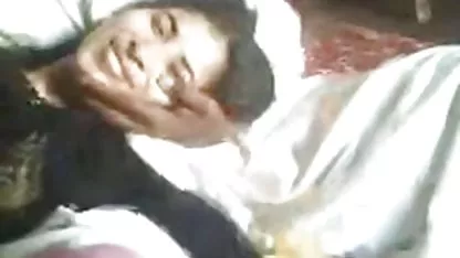 Двама възрастни опитни германци нетърпеливо смучат безплатни порноклипове пишка на млад човек