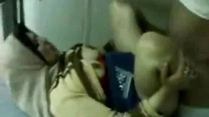 Кръстена кучка седна на български аматьорски клипове гумен петел с усмивка