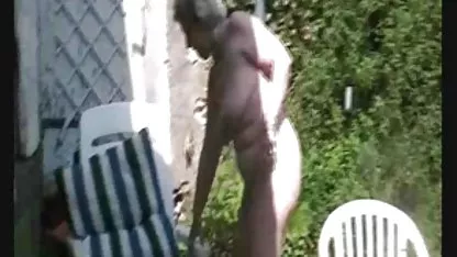 Кукиране на лесбийки, заснети анални клипове от скрита камера