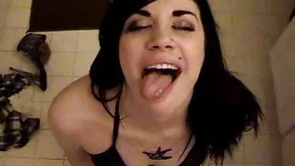 Ранен мъж облиза зърната на клипчета порно японска медицинска сестра