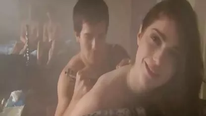 Дебелата жена се чука ebane klipove от две тънки момчета наведнъж