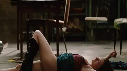 Кучка в бикини шокира приятелката му клипчета със секс лесбийка