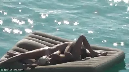 Нежна блондинка се klipove s sex приготвя за груб анален секс