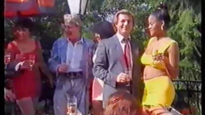 С писъци порно на клип в рамка задник