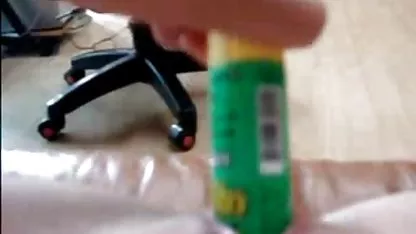 Руският хипи работи върху тялото на клипчета с секс млад кокет