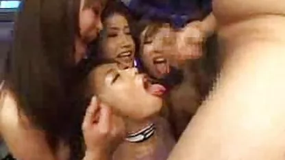 Силвия порно клипове с лелки смуче петел и след това седна на него плешив човек