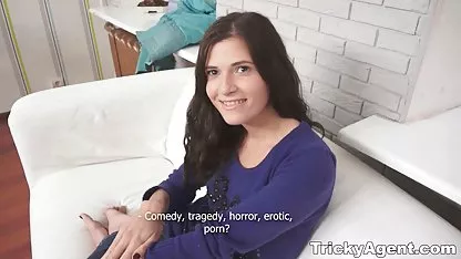 Шофьор на такси дръпна сех клипове блондинка на ръката