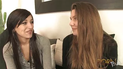 Суингърите безплатни еротични клипове организираха разкошна секс оргия в апартамента