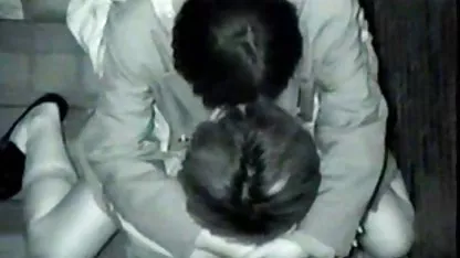 Скрита камера засне гола пипка под klipove na seks рокля на момиче на улицата