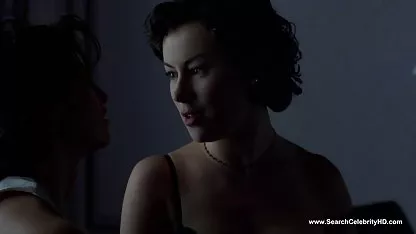 Гаджето сваля къпането на приятелката си и секс филми безплатно как смуче пишка