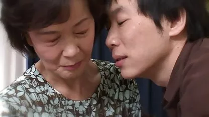 Добрата порно клипове с лелки съпруга покани приятеля си за тройка със съпруга си