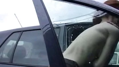 Зрелият развратен учител уредил тройка порно клипове онлайн с няколко млади ученици