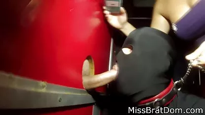 Извратената съпруга гледа свирка за съпруга sex klipowe си