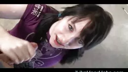 Поканена приятелка в sek klipove леглото