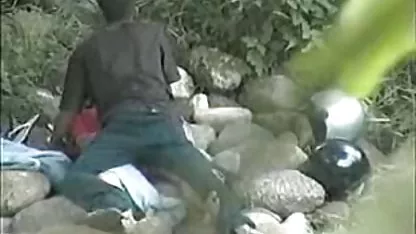 Баба разперила напуканите си крака и се bezplatni sex klipove галела