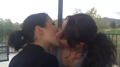 Двама пияни руски студенти направиха ebane na ciganki свирка на пич