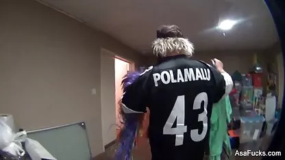 Човекът шпионира голата блондинка и получи видео клипове със секс готин свирка като награда